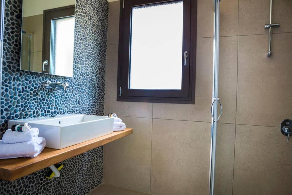 New Villa Blue With Private Pool At Trapezaki Livathos  Ngoại thất bức ảnh